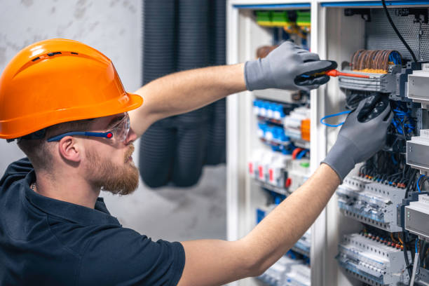 Best Licensed Electrician  in Huntsville, MO